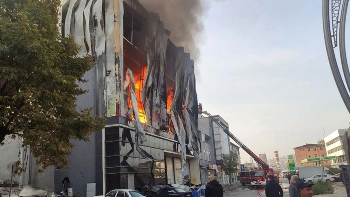 Пожар на складе парфюмерии в Турции: есть жертвы и пострадавшие