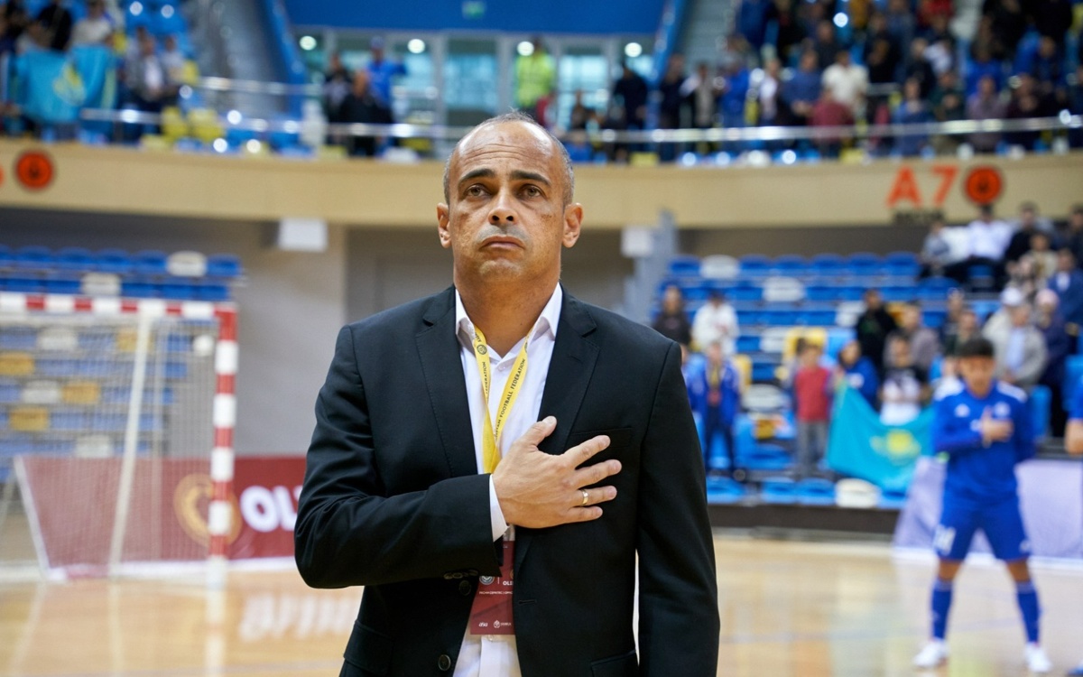 Кака покинул пост главного тренера сборной Казахстана по футзалу