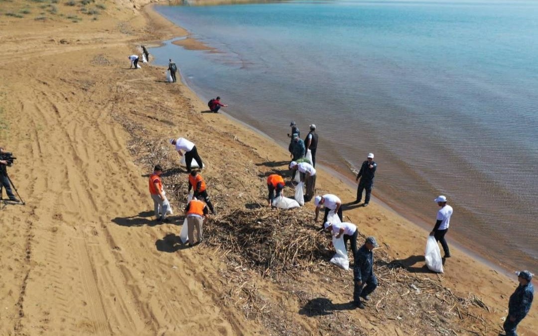 Рыбохозяйственные водоемы Казахстана очистили от 60 000 тонн мусора и сетей