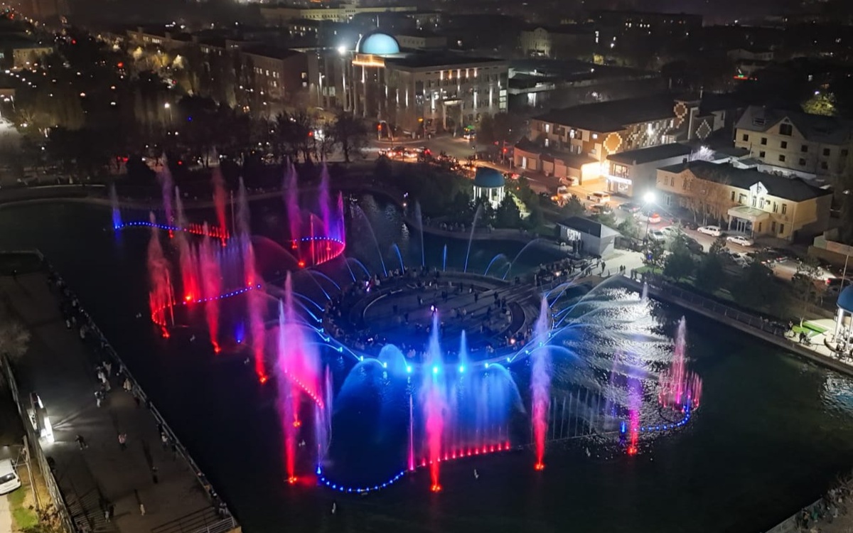 Музыкально-огненный фонтан запустили в Шымкенте