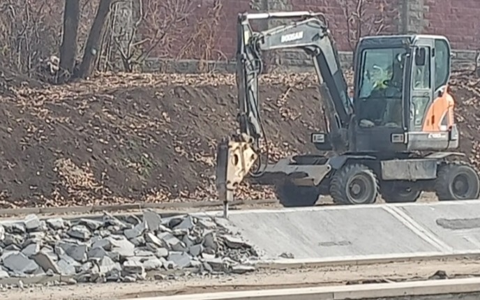 Демонтаж нового бетона на набережной Есентай объяснили в акимате