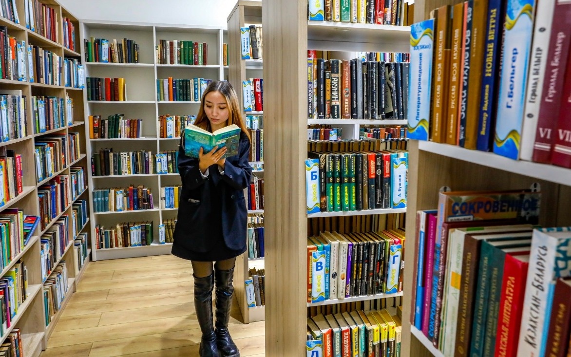 Доставка книг и мобильное приложение: как обновляются библиотеки Алматы