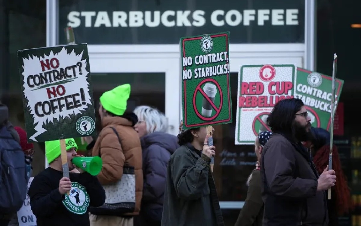Работники Starbucks объявили «бессрочную» забастовку в США