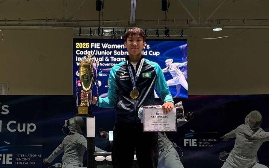 Фехтовальщик Айбар Кайым завоевал «золото» этапа Кубка мира среди кадетов
