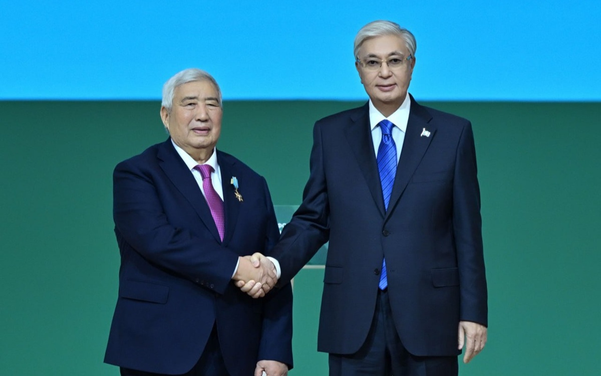 Глава государства наградил работников сельскохозяйственной отрасли