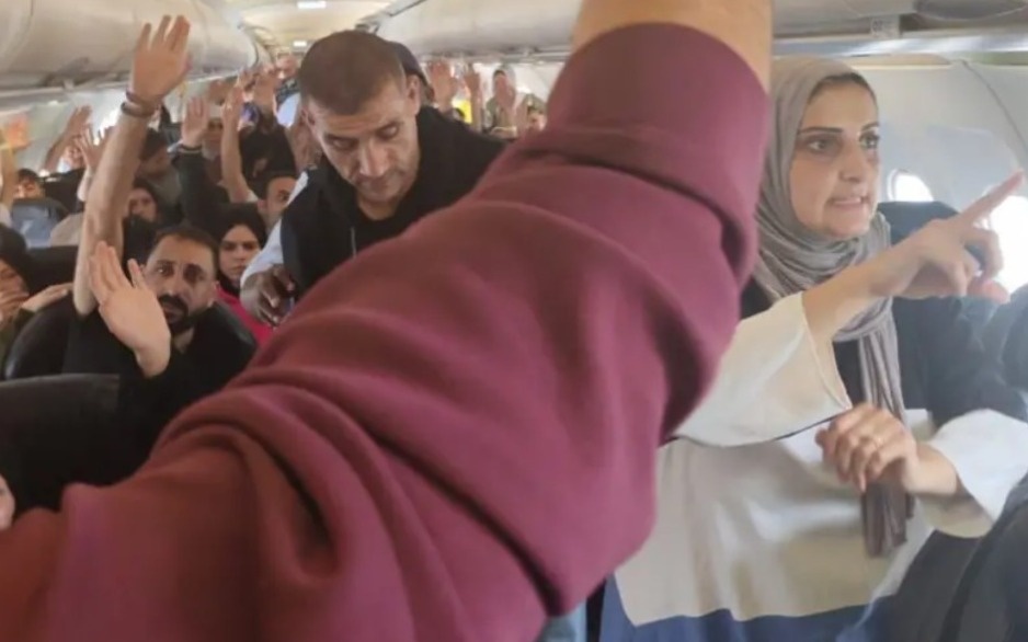 Власти ЮАР расследуют «загадку» прибытия самолета с 153 палестинцами