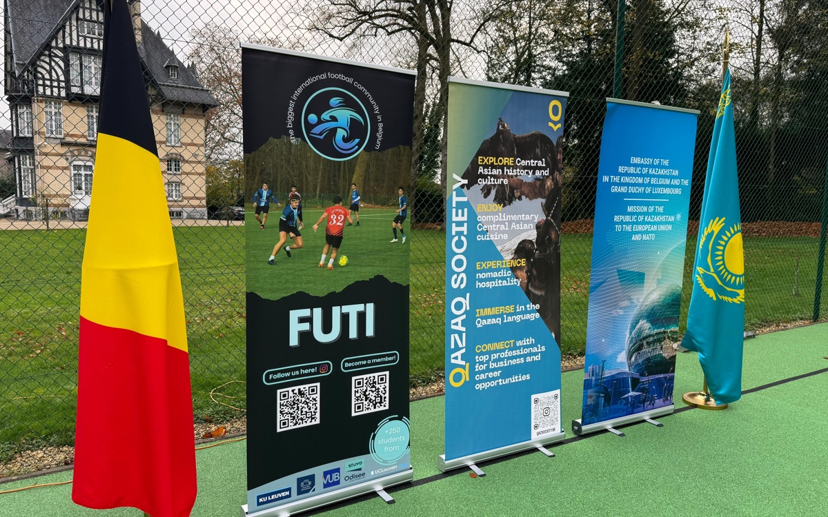 Еще одни футбольные команды Казахстана и Бельгии вышли на поле в Брюсселе