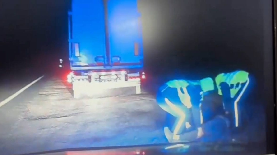 Водителя с инсультом спасли на трассе в области Абай