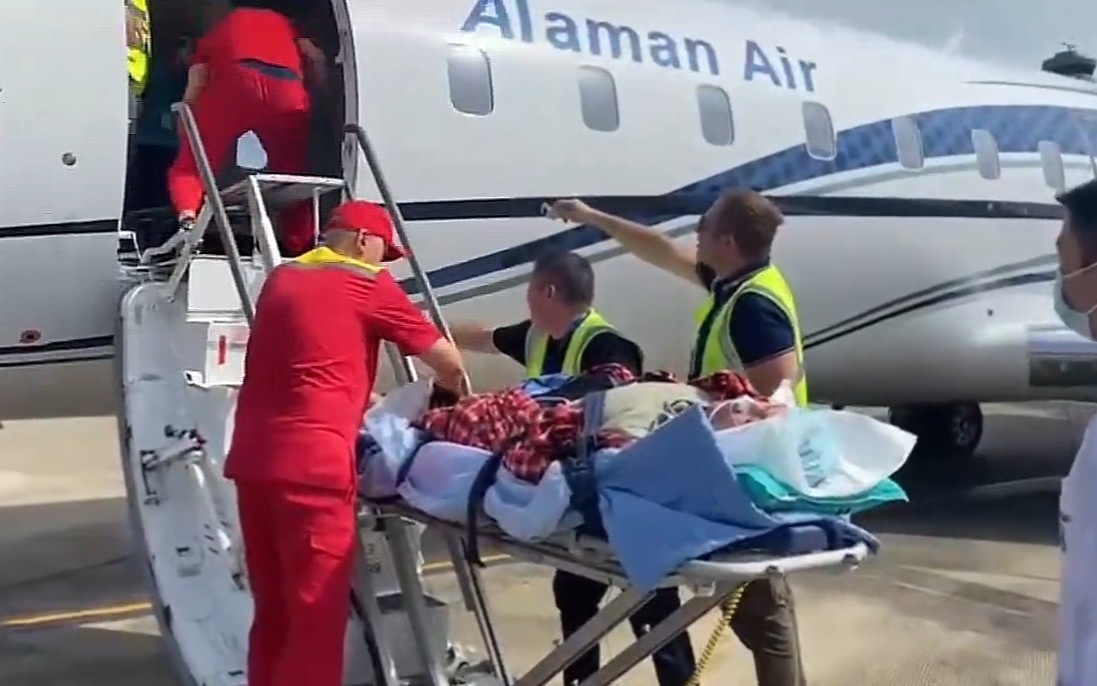 Мужчину в тяжелом состоянии доставили медицинским рейсом из Вьетнама в Астану