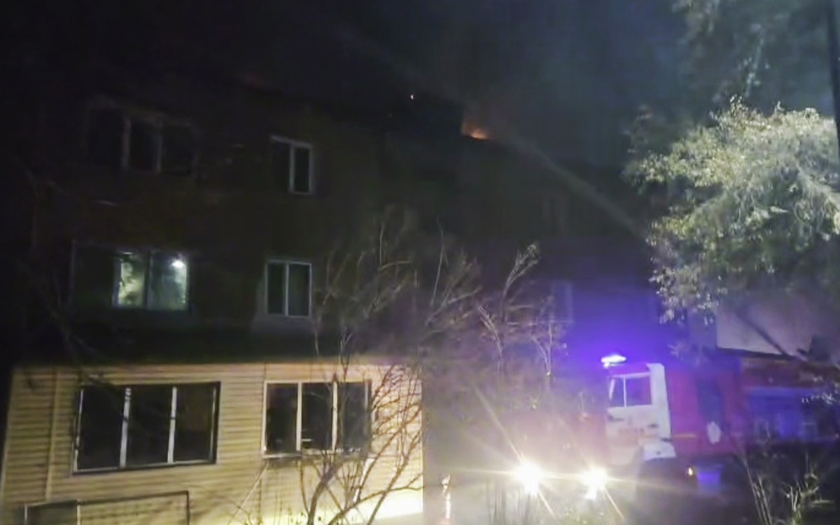 Многоквартирный жилой дом загорелся близ Талгара