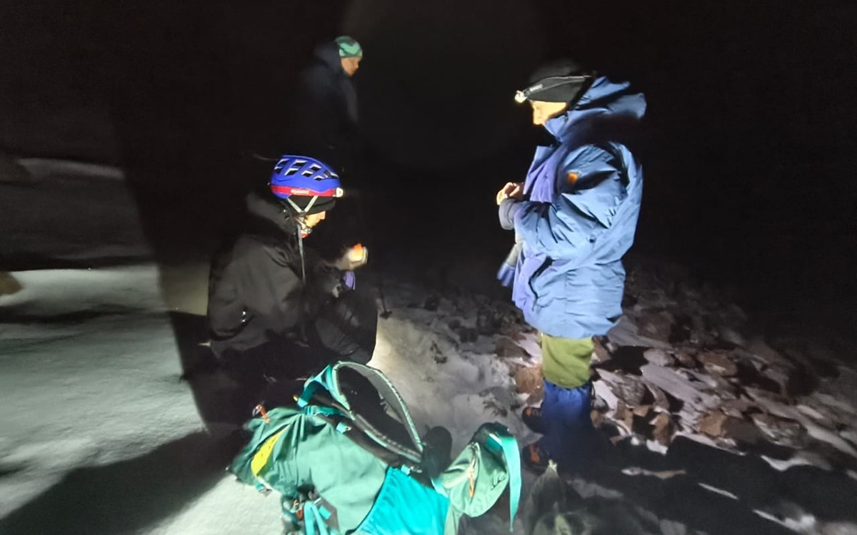 Потерявшийся в горах Алматы подросток получил обморожение: ему помогли спасатели