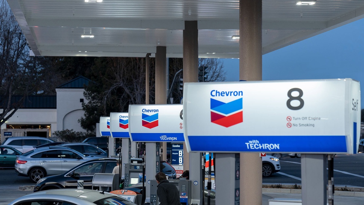Chevron рассматривает возможность покупки зарубежных активов «Лукойла»