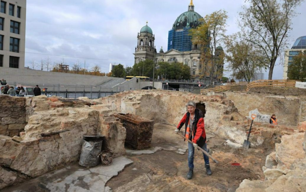Остатки принадлежавших евреям зданий раскопали в историческом центре Берлина