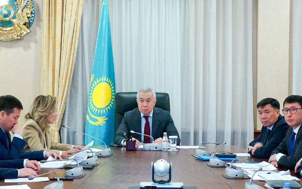 Серик Жумангарин поручил провести анализ продкорзины для стабилизации цен