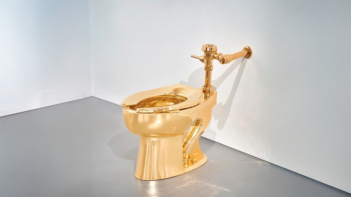 Унитаз из 18-каратного золота весом 100 кг выставили на торги в США