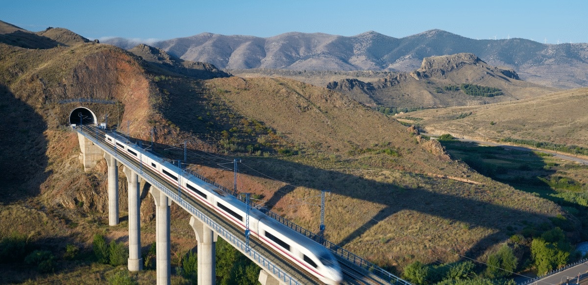 Испания станет второй страной в мире с поездами, достигающими 350 км/ч