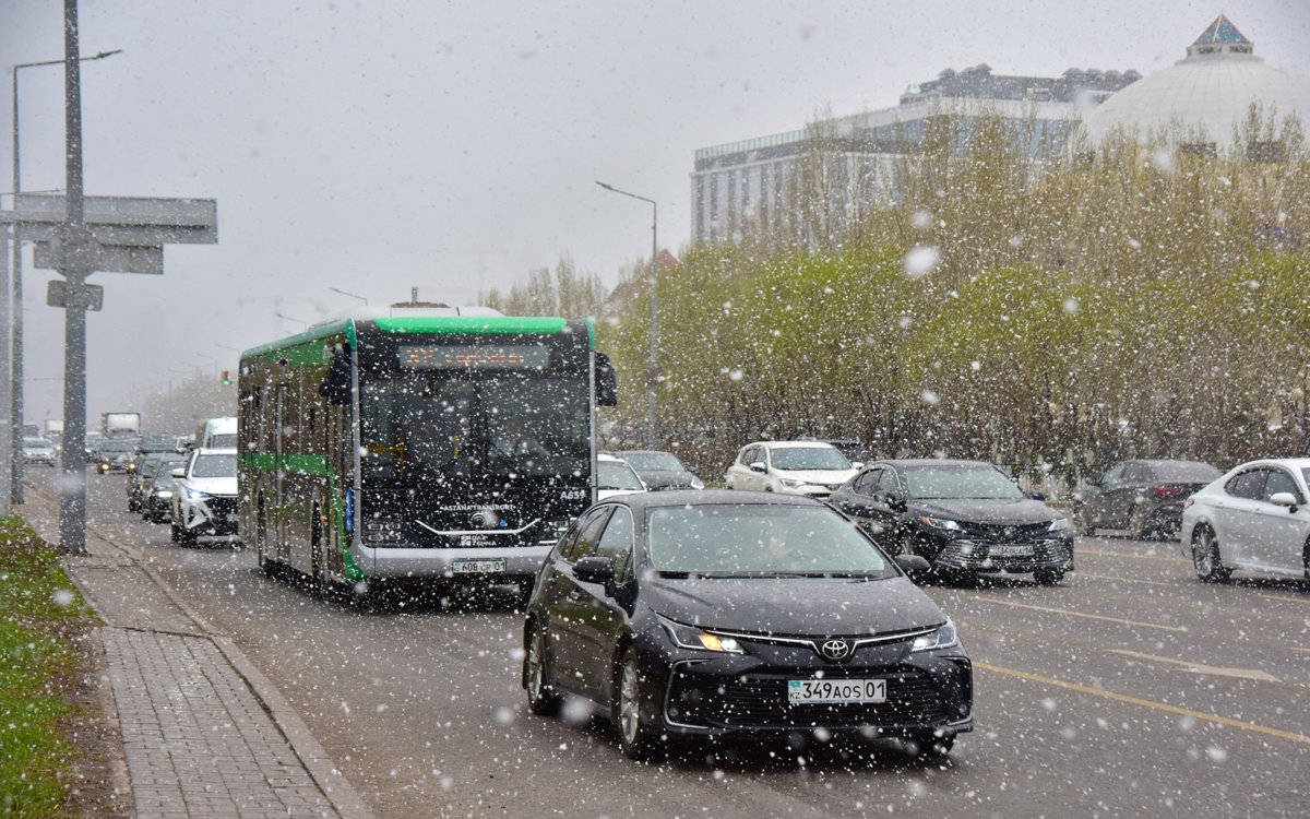 Погодные условия ухудшатся: осадки и гололед прогнозируют в Казахстане