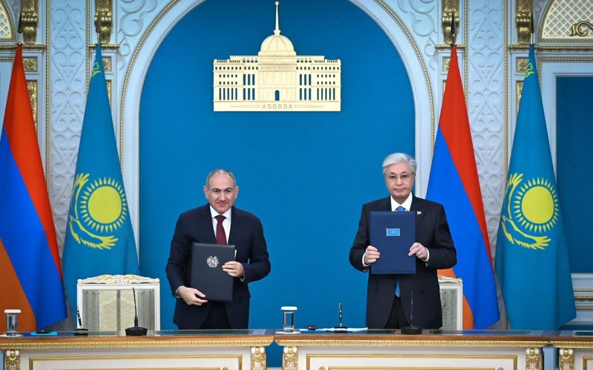 Касым-Жомарт Токаев и Никол Пашинян приняли Совместное заявление