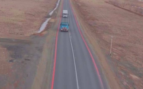 Новшество на дорогах: красная сигнальная полоса вдоль трассы появилась в Карагандинской области