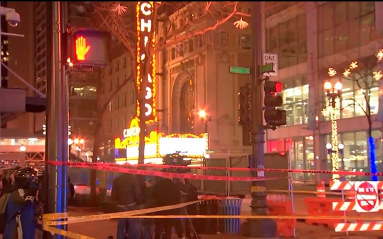 Семь человек пострадали при стрельбе на рождественской елке в Чикаго