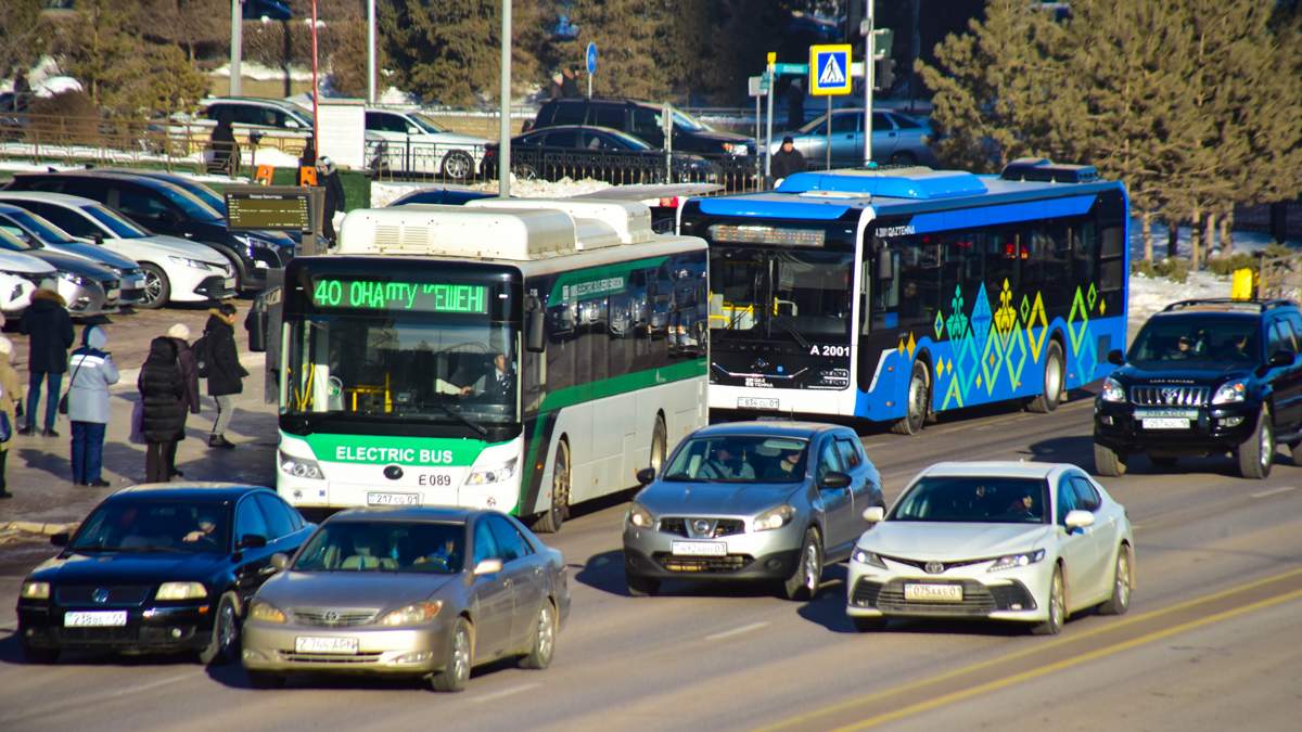 Когда и где в Алматы легковушки могут выезжать на автобусные полосы
