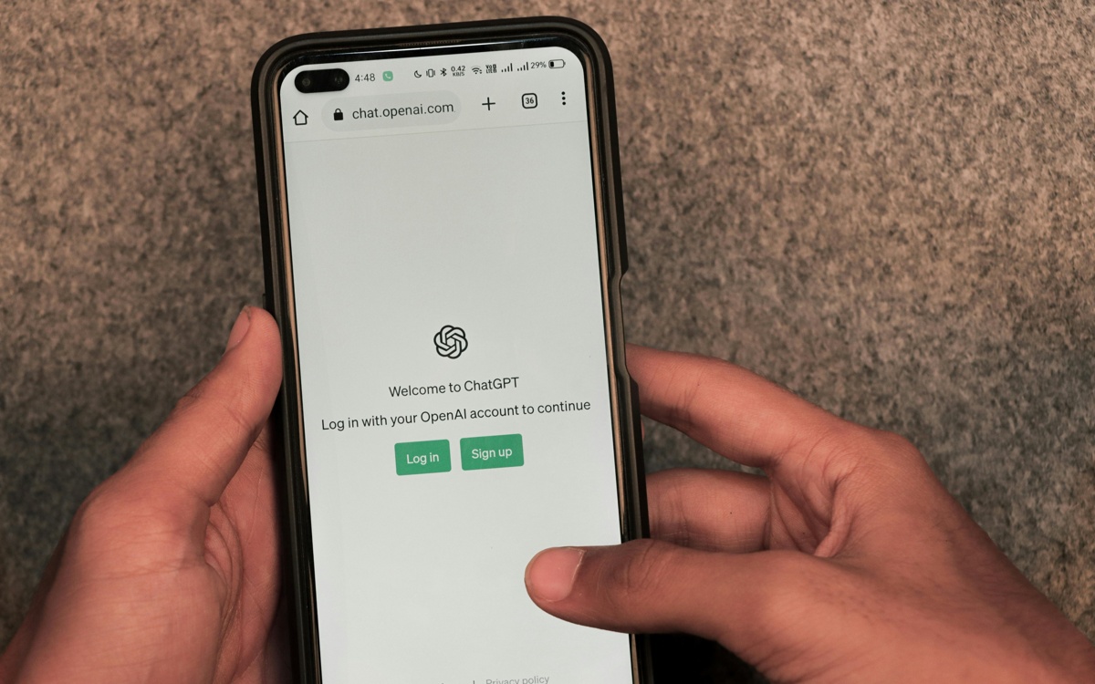 Казахстанцы все активнее обращаются к ChatGPT и Gemini — опрос КИСИ