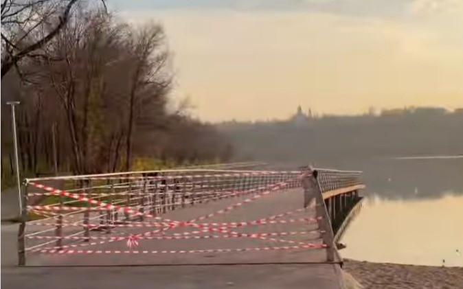 Демонтаж понтонного моста на Сайране в Алматы объяснили в акимате