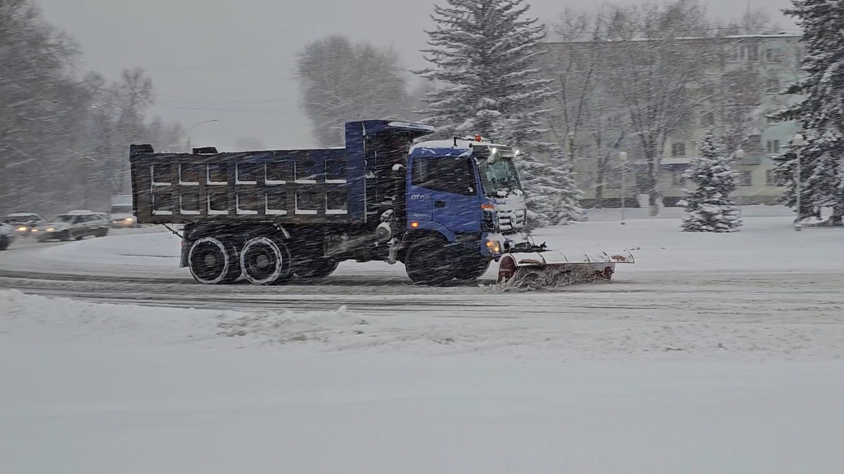 В ВКО устраняют последствия непогоды