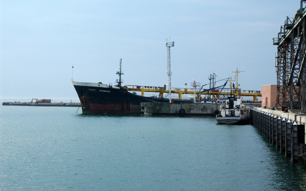 Премьер-министр поручил контролировать реализацию контейнерного хаба в порту Актау