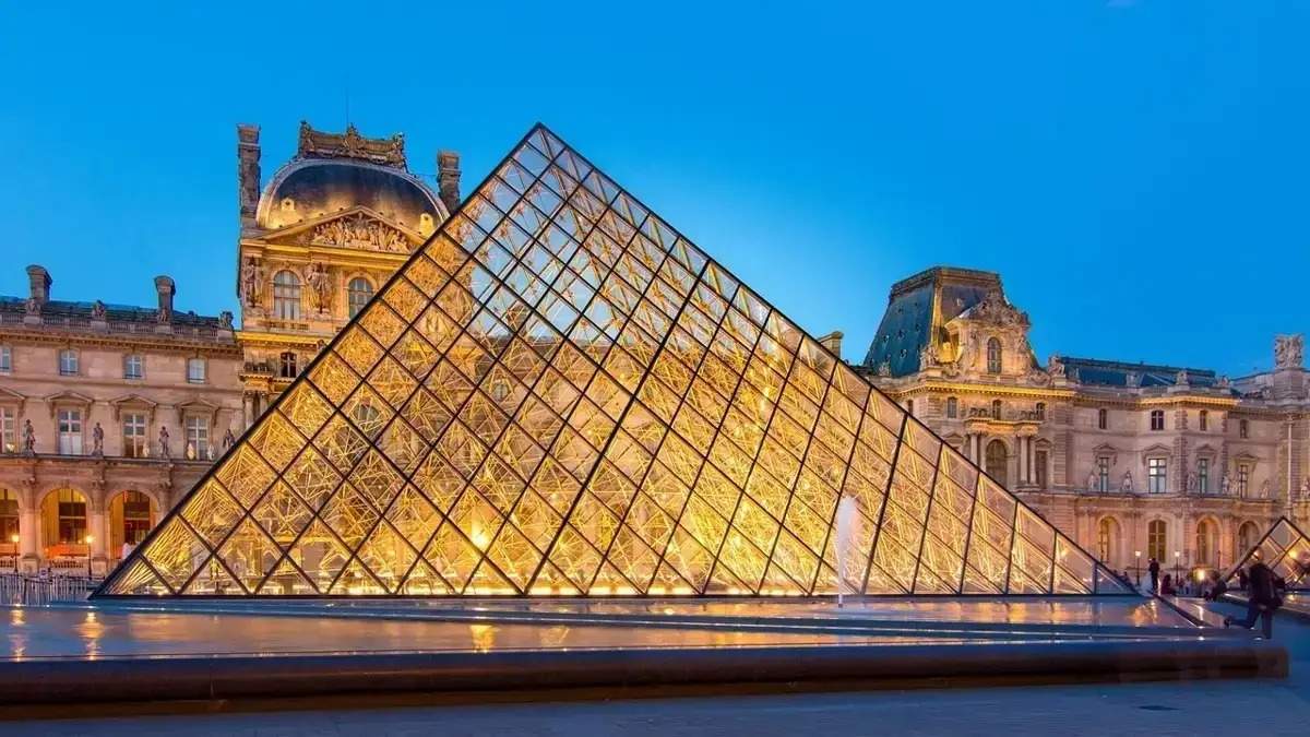 По делу об ограблении Лувра задержали еще четверых человек