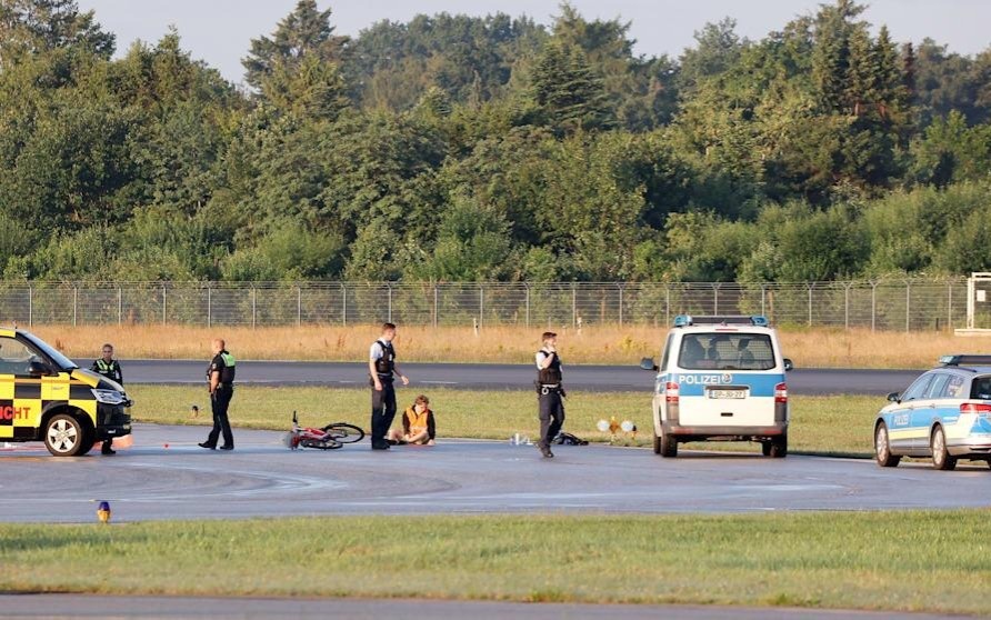 Суд Гамбурга обязал экоактивистов выплатить Lufthansa 400 тысяч евро