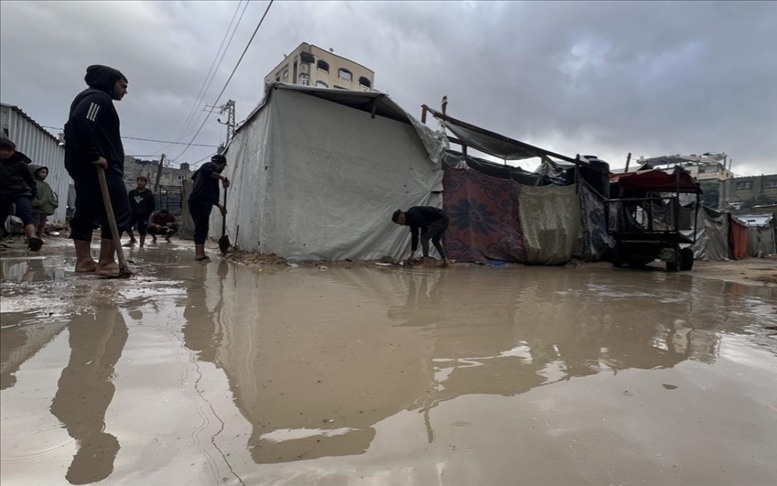 Палатки палестинцев в Газе оказались затоплены из-за сильных дождей