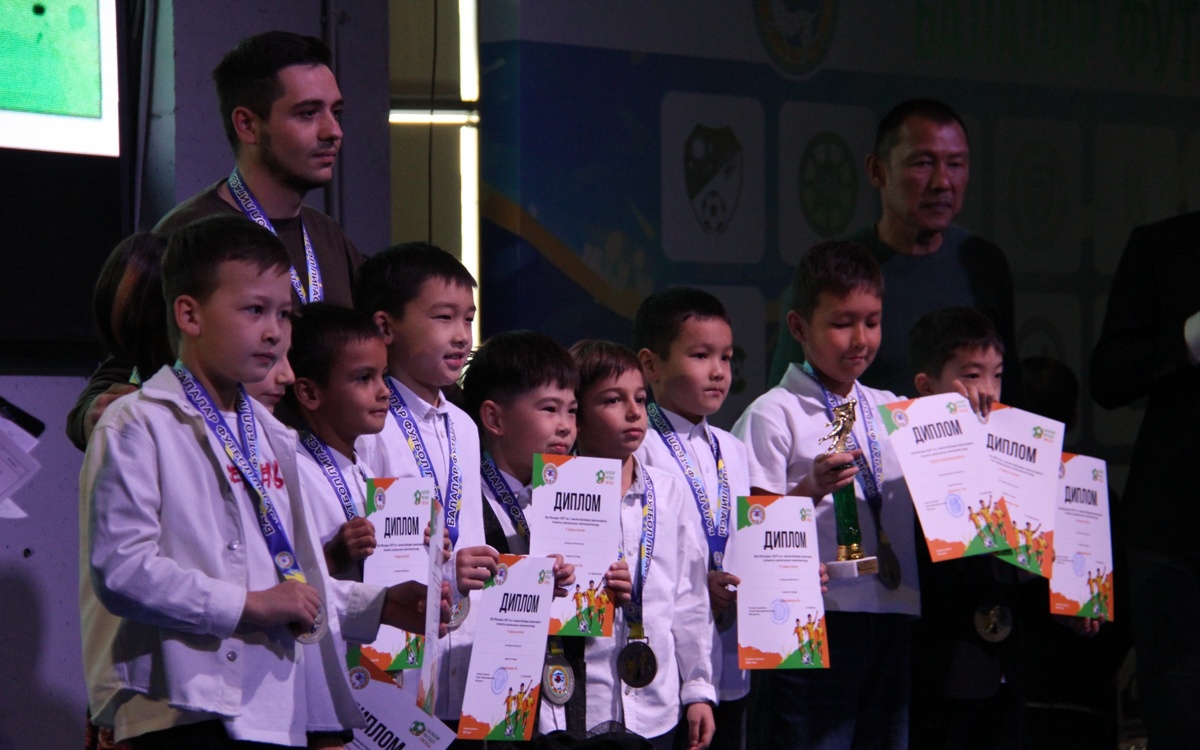 Победителей городского чемпионата «Балалар футбол лигасы» наградили в Алматы
