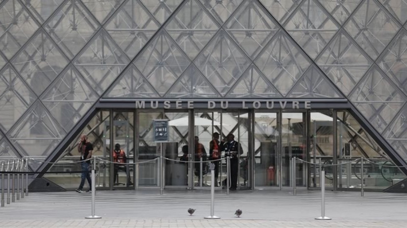 Лувр поднимет почти на половину цену билетов для посетителей из стран, не входящих в ЕС