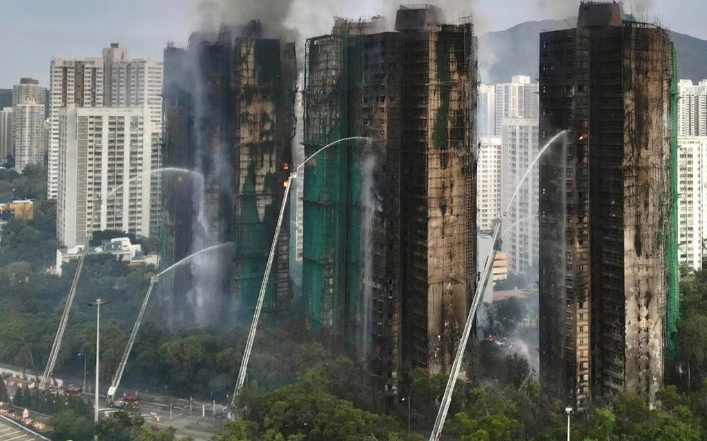Пожар в Гонконге локализован, число жертв достигло 128