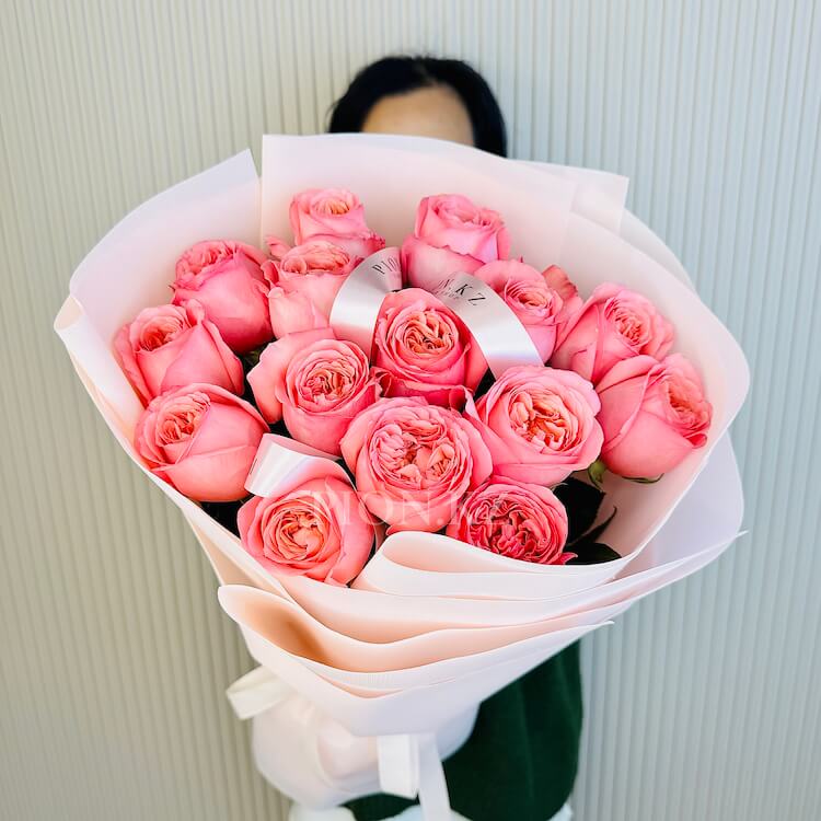 Сорта роз и секреты выбора букета с доставкой по Алматы