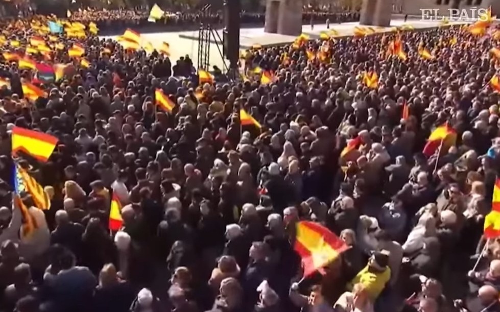 Десятки тысяч людей в Мадриде потребовали отставки испанского правительства