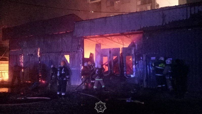 Пожар на СТО произошел в Алматы