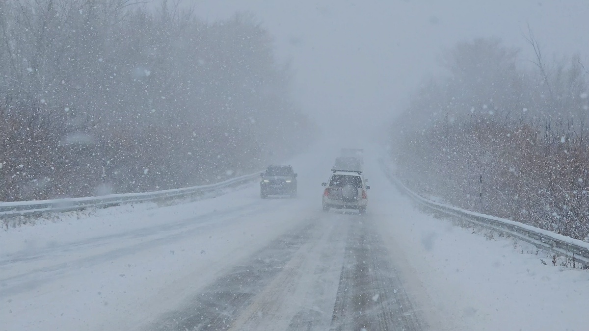 Движение ограничили на трассе в двух областях Казахстана