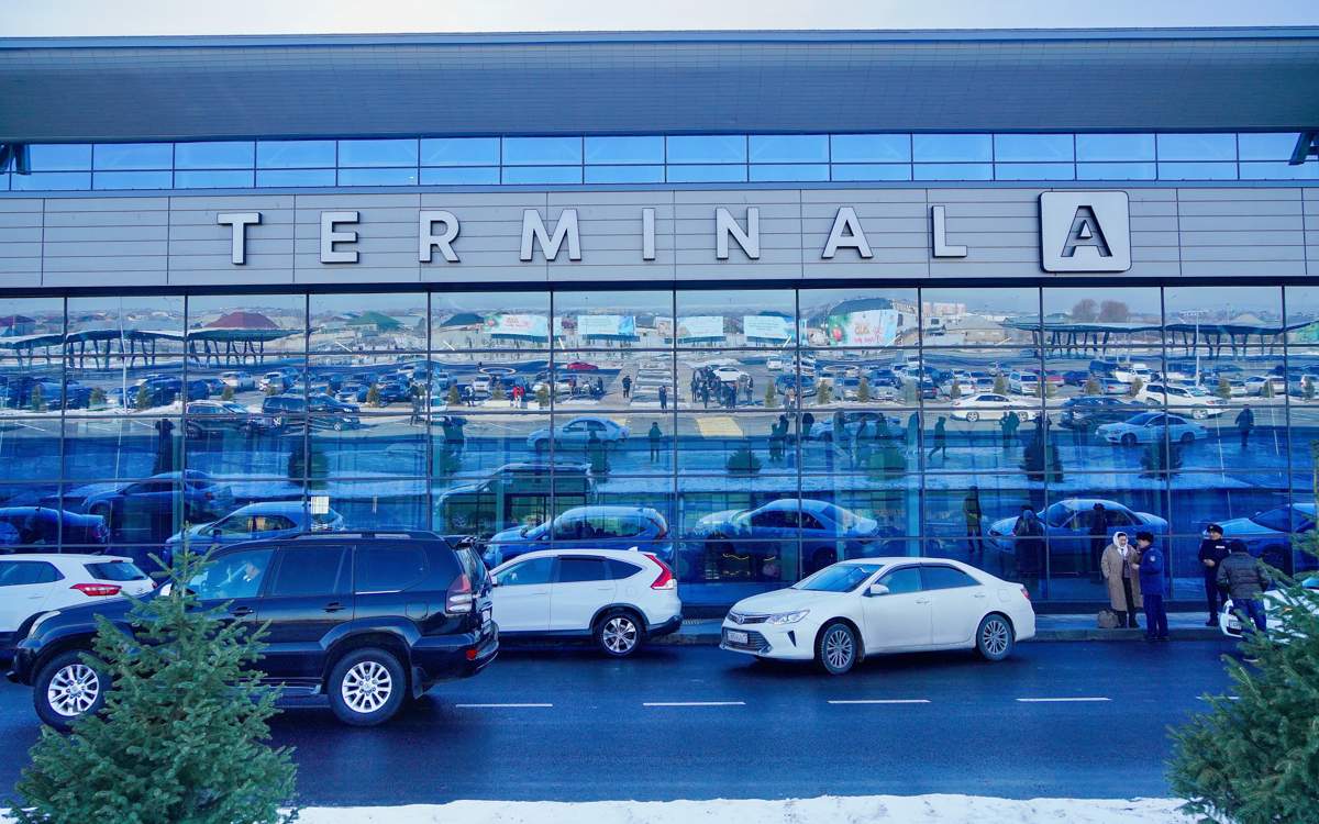 Почему парковку у шымкентского аэропорта отдали частникам