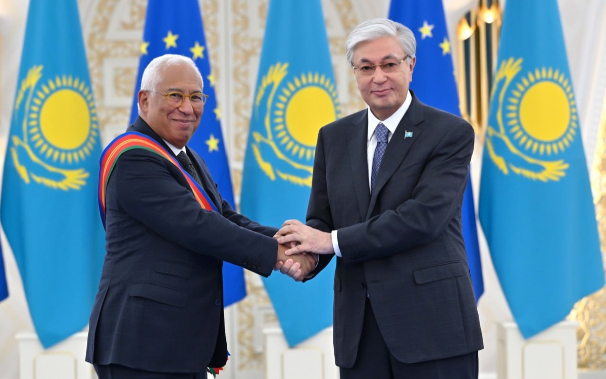 Глава государства наградил Президента Евросовета Антониу Кошту орденом «Достық» I степени