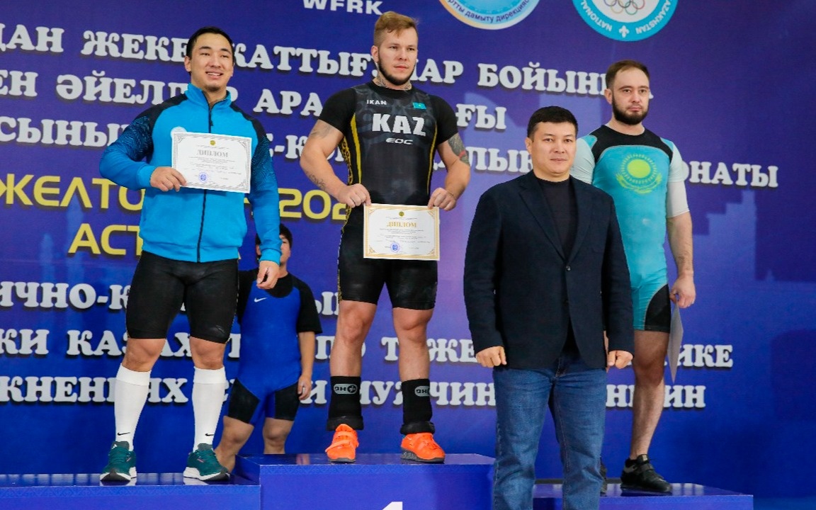 Александр Уваров стал чемпионом Казахстана по тяжелой атлетике