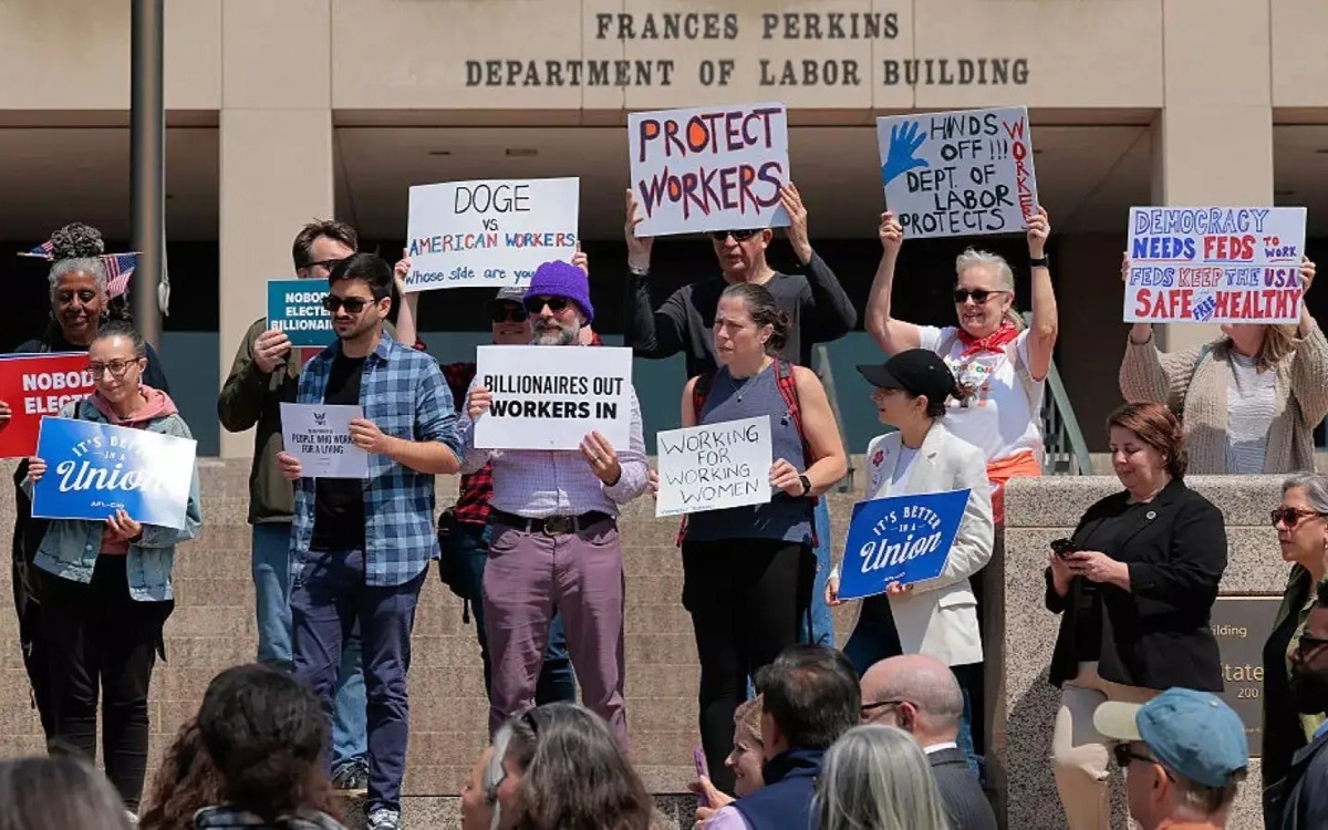 Увольнения в США в 2025 году превысили уровень в 1,1 млн человек