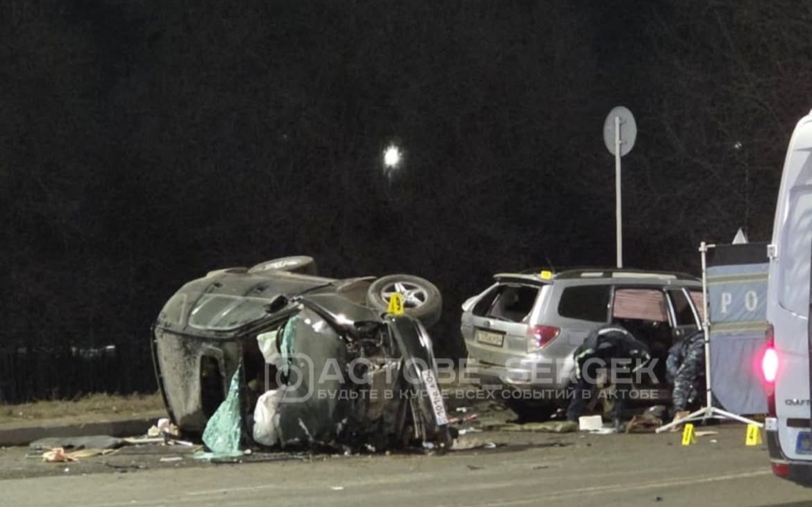 Три-автомобиля-столкнулись-в-Актобе,-водитель-и-пассажир-погибли
