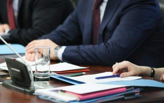 Руководителя ГАСК могут снять с должности за драку в Туркестане