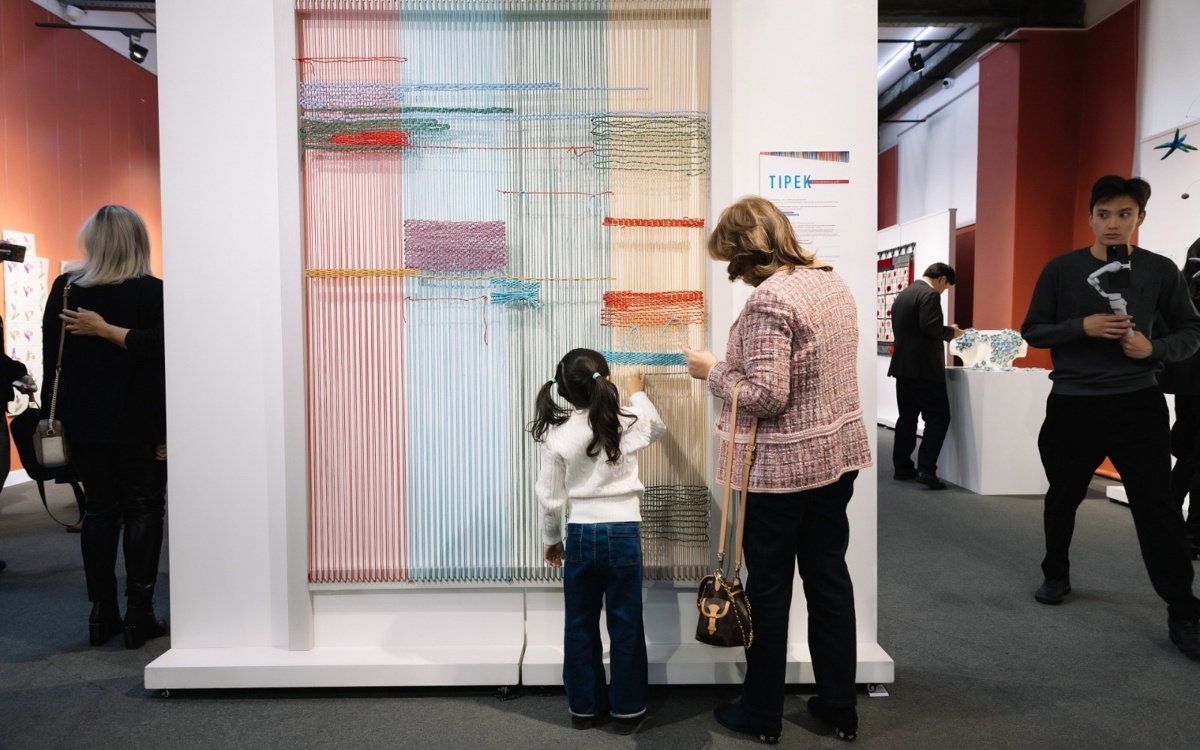 Уникальная дата-арт выставка стартовала в Алматы