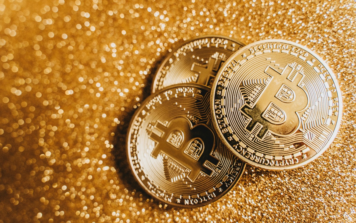 Биткоин резко подешевел, угрожая традиционным рынкам