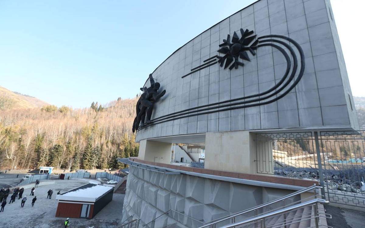 Как проходит реконструкция катка «Медеу» в Алматы