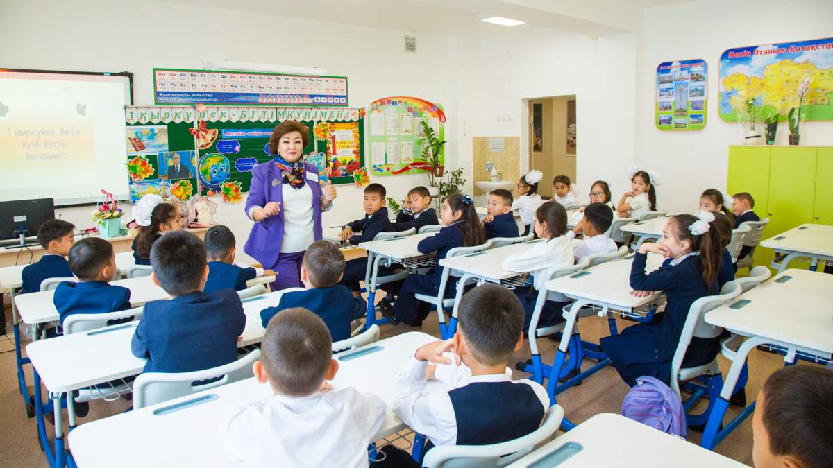 Все школьники Костаная возвращаются на учебу в классы