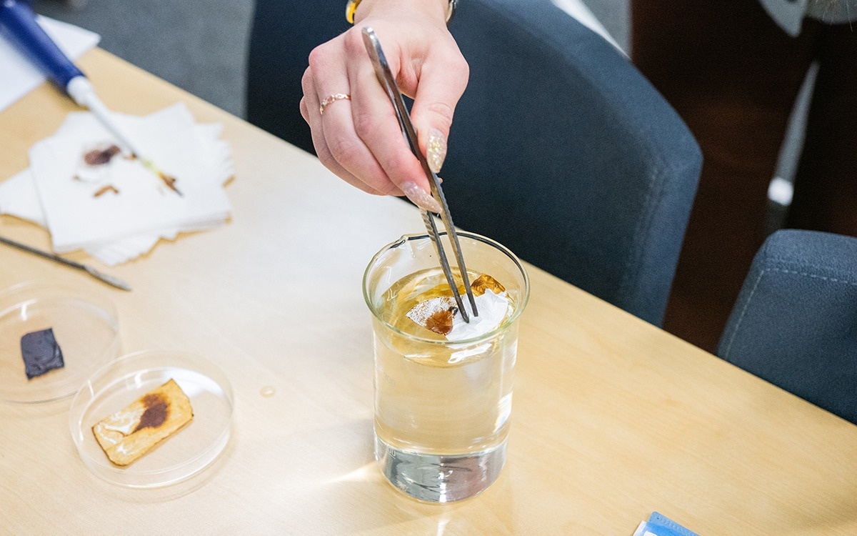 Ученые создали многоразовый полимер для очистки воды от нефти